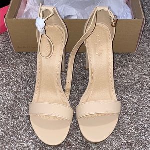 SiZe 8 nude color open toe heel sandals